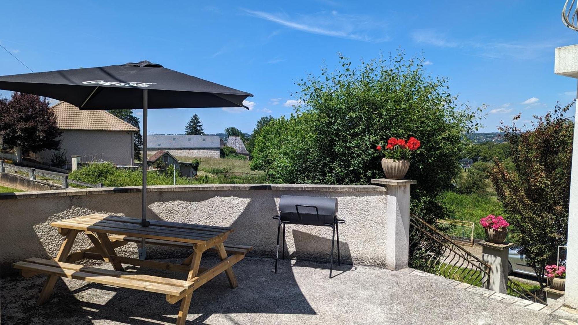 Logement A Brive Proche Centre-Ville Et Campagne - Climatisation, Wifi, Coin Exterieur Et Parking Prives Екстер'єр фото